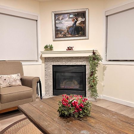 B212 Hot Tub, Ac X3, Parking, 2 Min To Banff Gate Apartamento Canmore Exterior foto