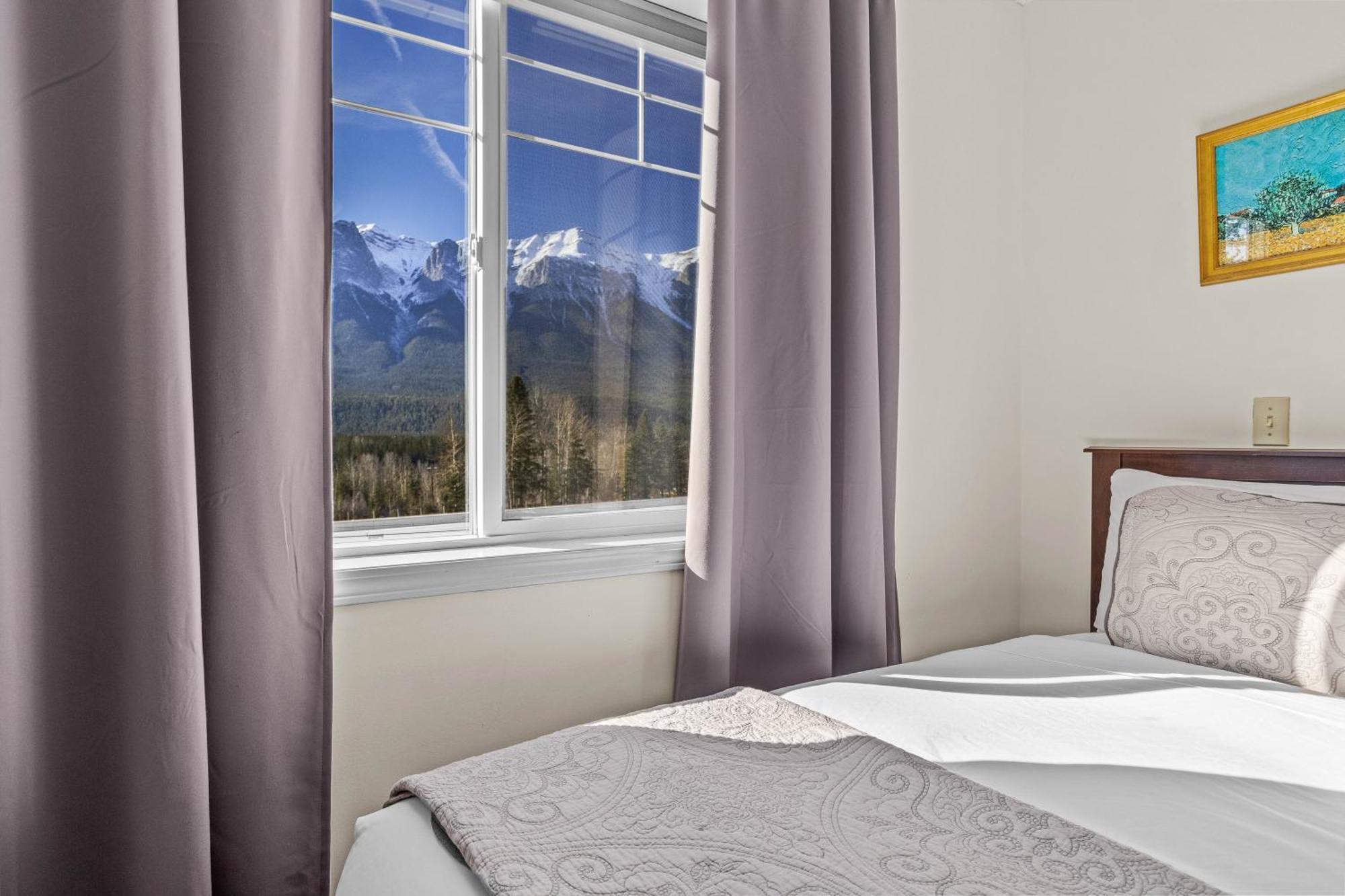 B212 Hot Tub, Ac X3, Parking, 2 Min To Banff Gate Apartamento Canmore Exterior foto