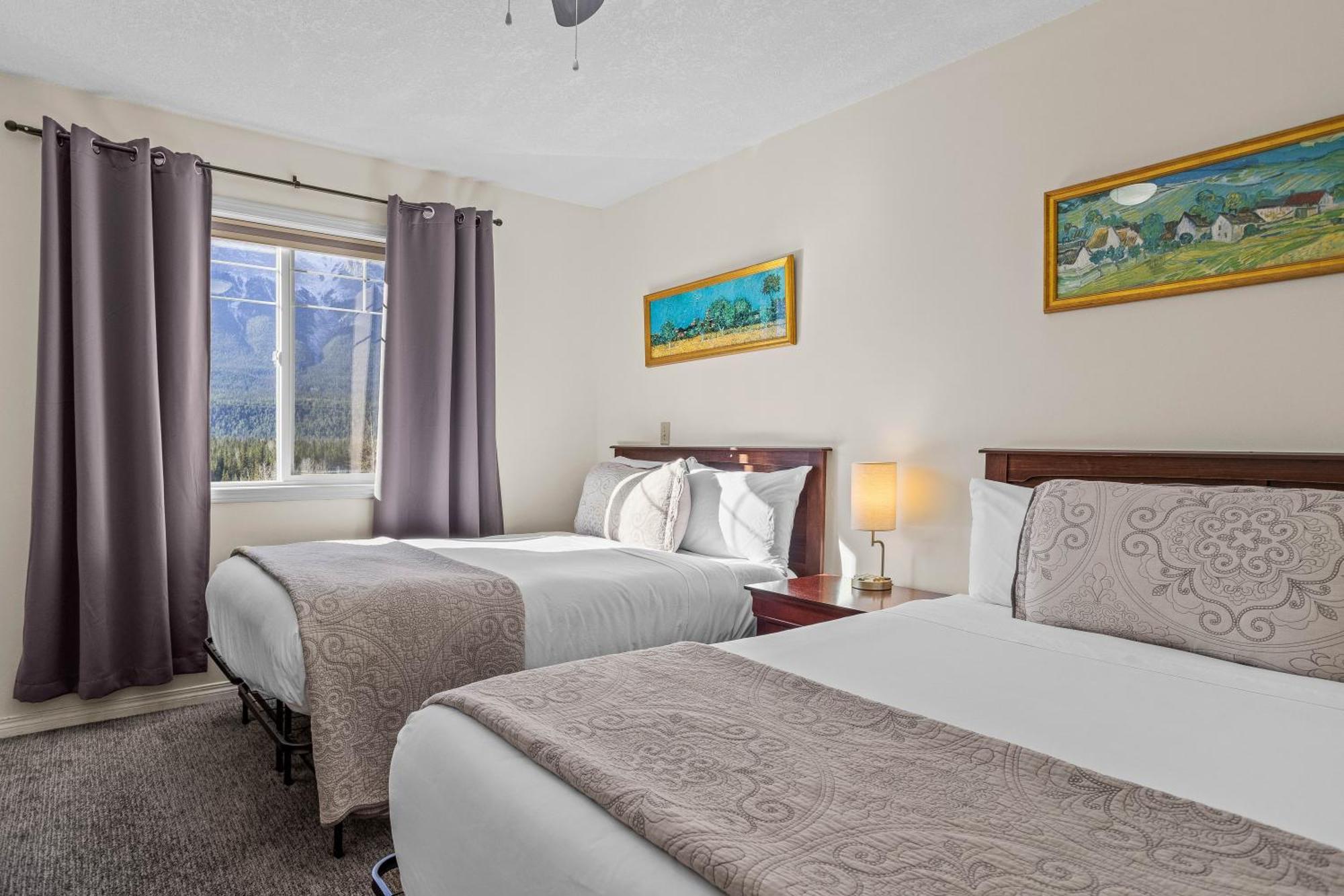B212 Hot Tub, Ac X3, Parking, 2 Min To Banff Gate Apartamento Canmore Exterior foto
