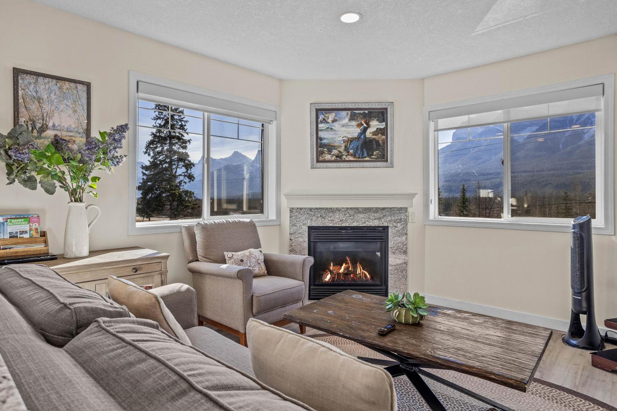 B212 Hot Tub, Ac X3, Parking, 2 Min To Banff Gate Apartamento Canmore Exterior foto