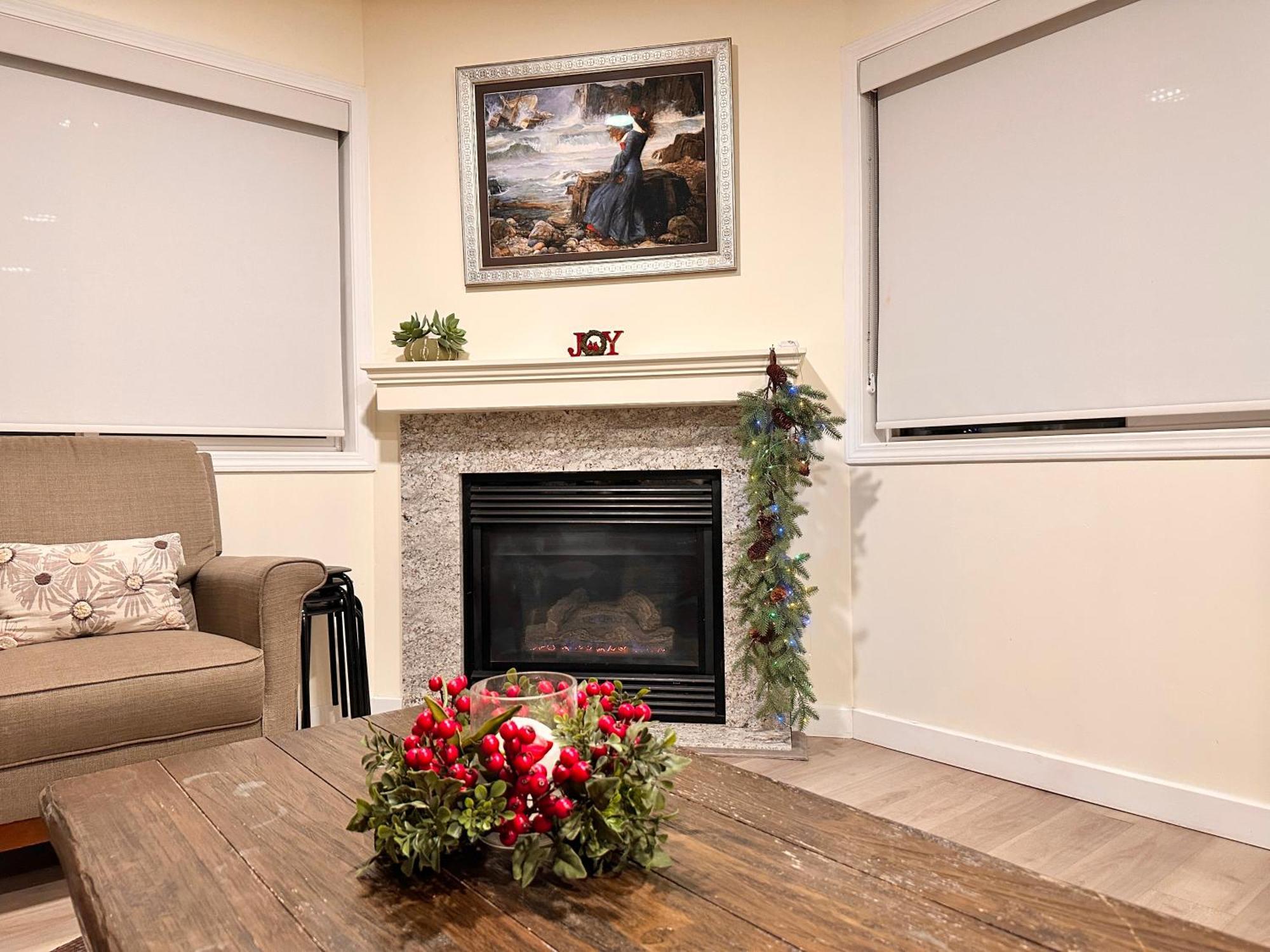 B212 Hot Tub, Ac X3, Parking, 2 Min To Banff Gate Apartamento Canmore Exterior foto
